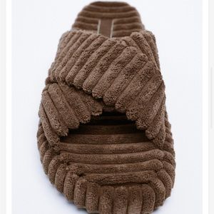 Zara BNWT and dust bag size 10 super cool sandal unisex